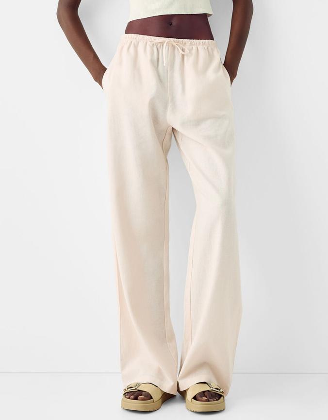 Offerta per Pantaloni straight fit in misto lino con vita elasticizzata a 22,99€ in Bershka