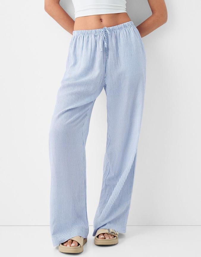 Offerta per Pantaloni straight fit in misto lino con vita elasticizzata a 25,99€ in Bershka