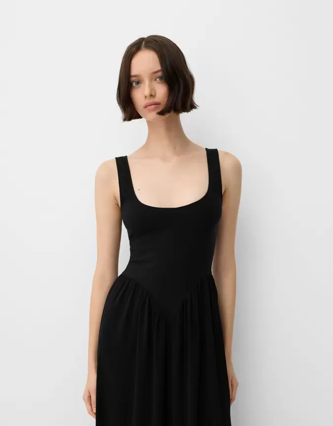 Offerta per Vestito midi con bretelle a 32,99€ in Bershka