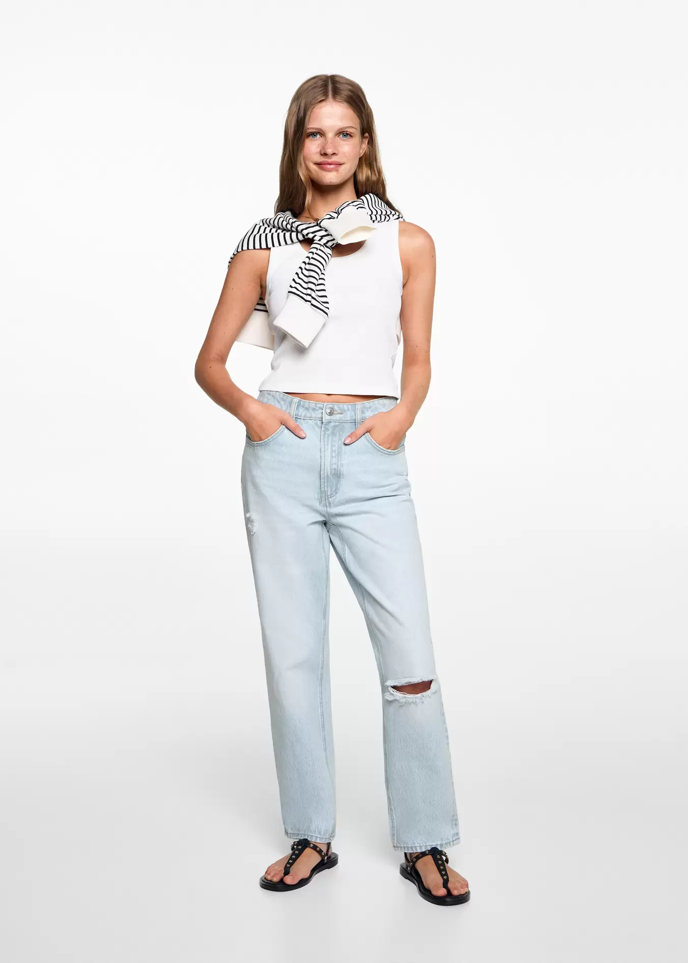 Offerta per Jeans diritti vita media strappi a 35,99€ in Mango