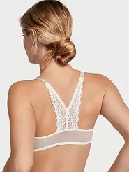 Offerta per Sexy Tee Lightly Lined Front-Close Lace Demi Bra a 33,55€ in Victoria's Secret